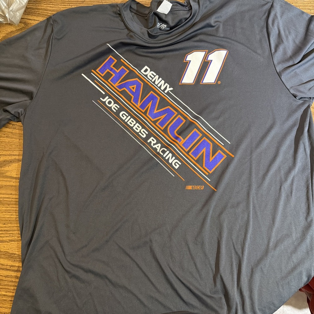 NASCAR Denny Hamlin Joe Gibbs Racing Shirt Mens XL Gray Short Sleeve Tee 11